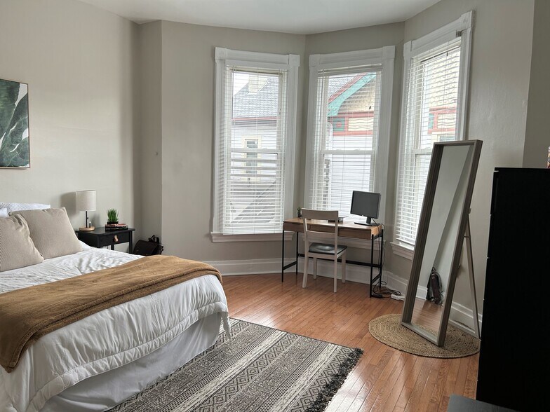 Bedroom windows - 5975 Alder St