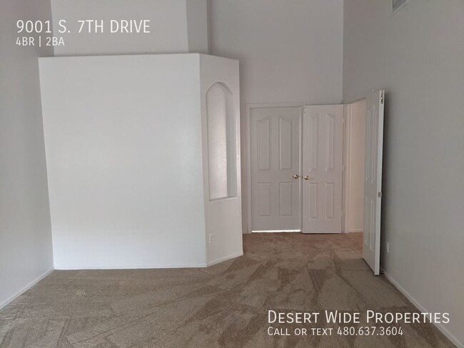 Building Photo - **COMING SOON** SPACIOUS 4 BED, 2 BATH HOM...