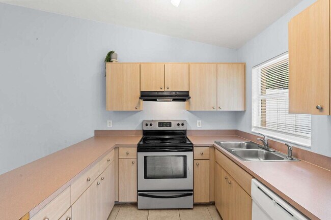 Building Photo - 8400 Matanzas Rd