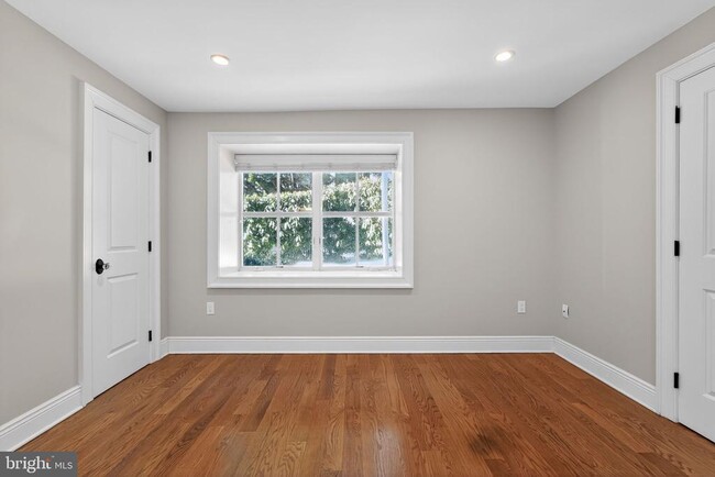 Building Photo - 200 W Wayne Ave