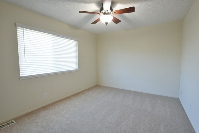 Building Photo - Bright and Updated 2 Bedroom 1 Bath Condo in Cambrian Area