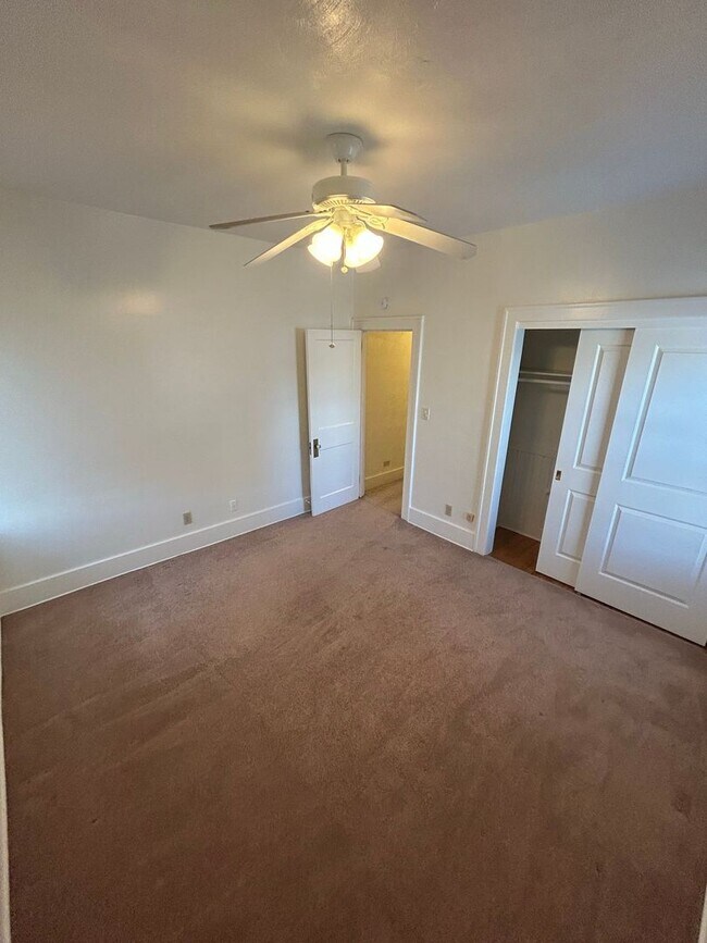 Building Photo - 1439 Vassar Dr