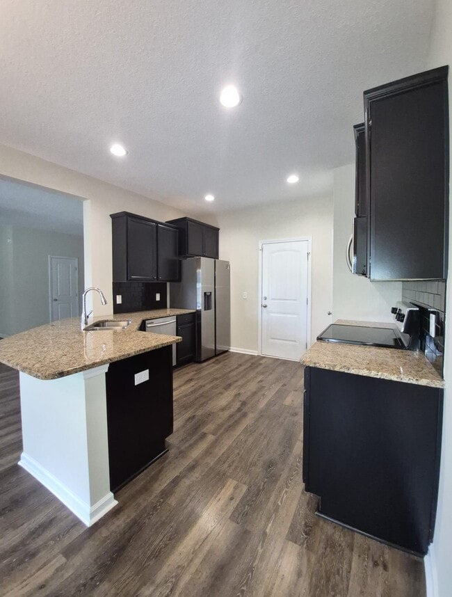 Building Photo - 33 Trask Cir