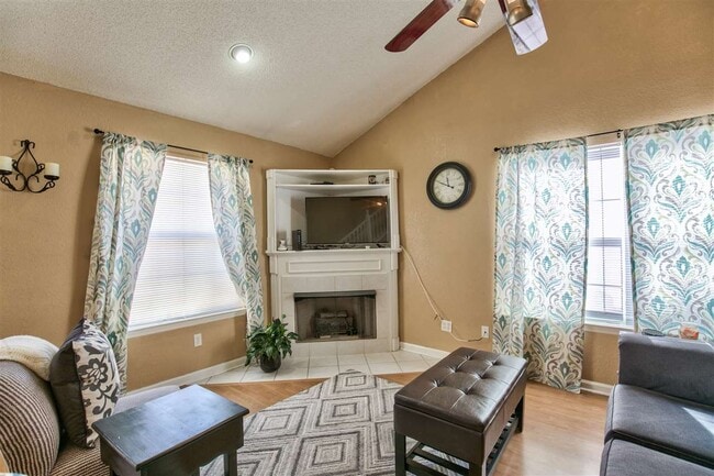 Building Photo - 2506 Golden Park Ln