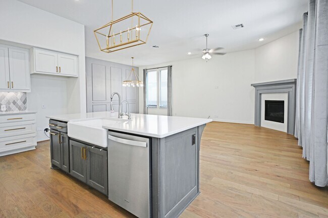 Building Photo - 1438 Oaklawn Dr