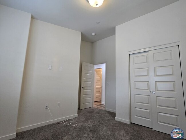 Building Photo - 2403 Dale Ct