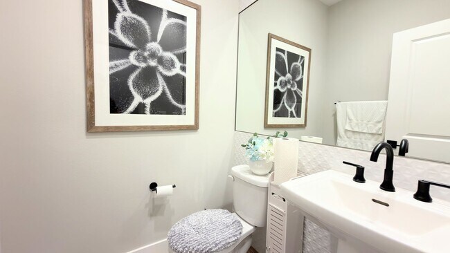 Building Photo - Luxury Builder Model Home - Resort Style Amenities In A Gated Community