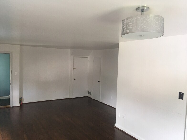 Living from dining - 136 N Brookside Dr