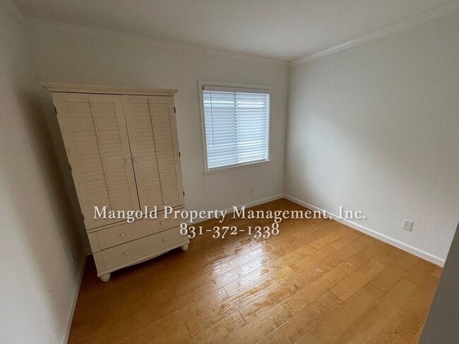 Building Photo - Beautifully Recently Remodeled 2-Bed, 1-Ba...