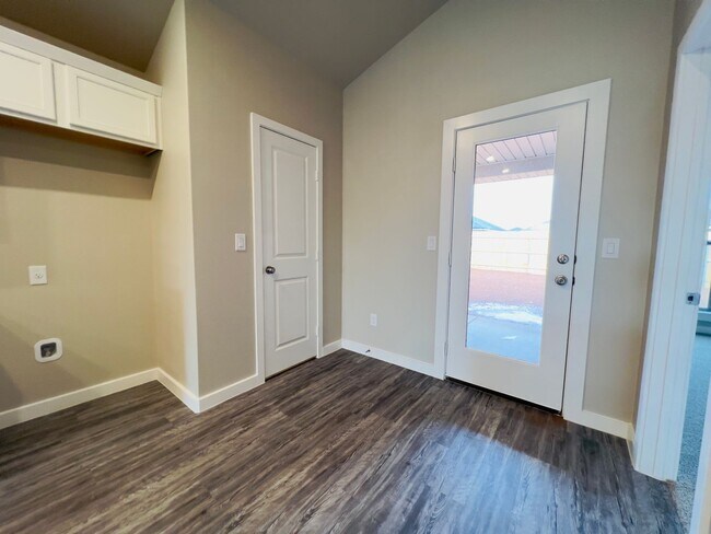 Building Photo - PRE-LEASING FOR JUNE! 3/2/2 located in Wolfforth