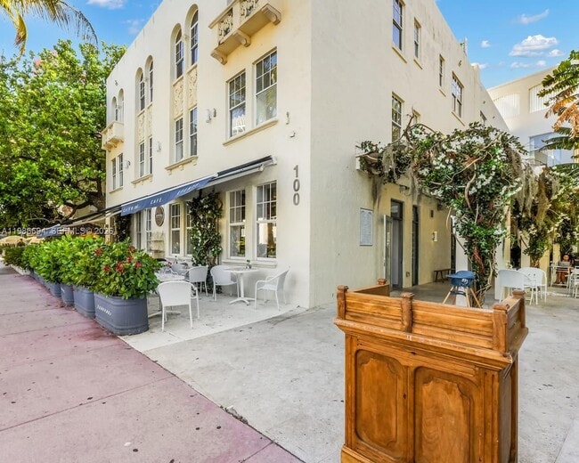 Building Photo - 100 Collins Ave