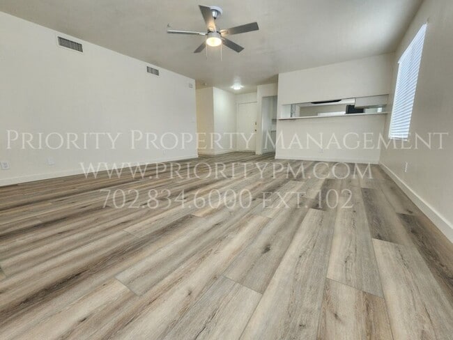 Building Photo - GREAT 3 BEDROOM SINGLE STORY IN THE SOUTHW...