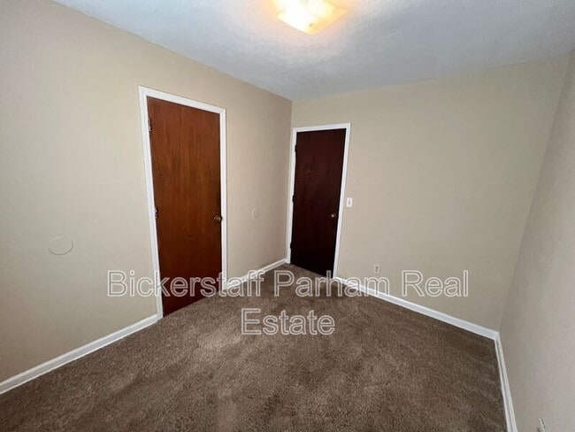 Building Photo - 2102 Winifred Ln