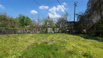 Building Photo - 410 Clinton Park St