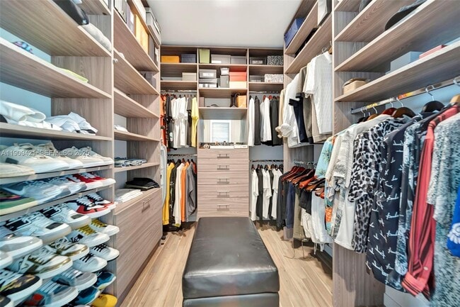 Building Photo - 544 N Victoria Park Rd