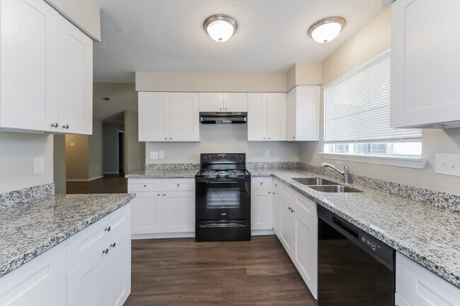 Building Photo - 7011 Pickett Dr