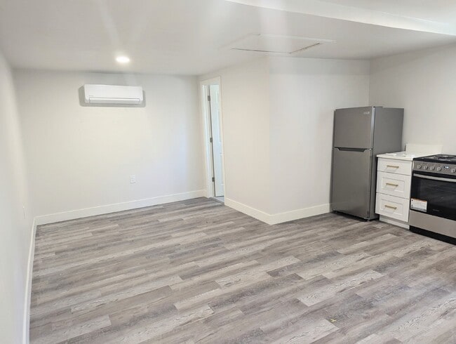 Building Photo - Beautiful Studio Near Downtown Denver – Mo...