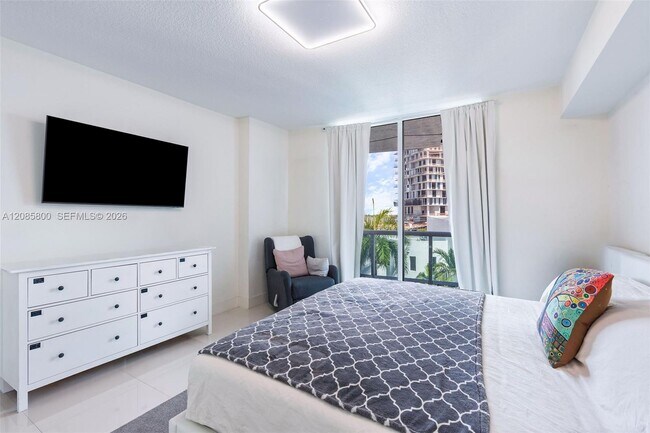 Building Photo - 7900 Harbor Island Dr