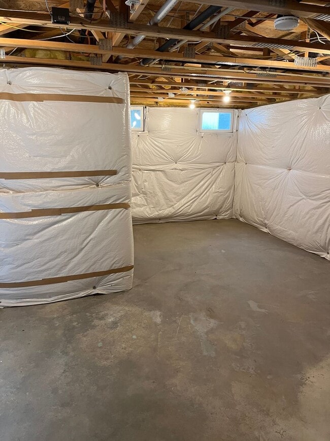 Building Photo - 3BR Townhome in Abingdon: Deck, Assigned Parking, Pool, Gym + W/D