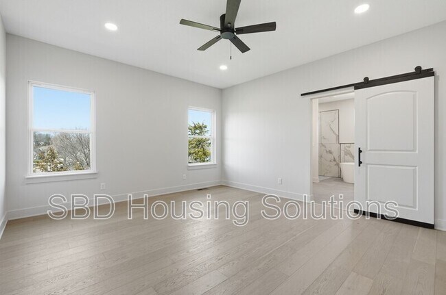 Building Photo - 1412 NE Ernest Way