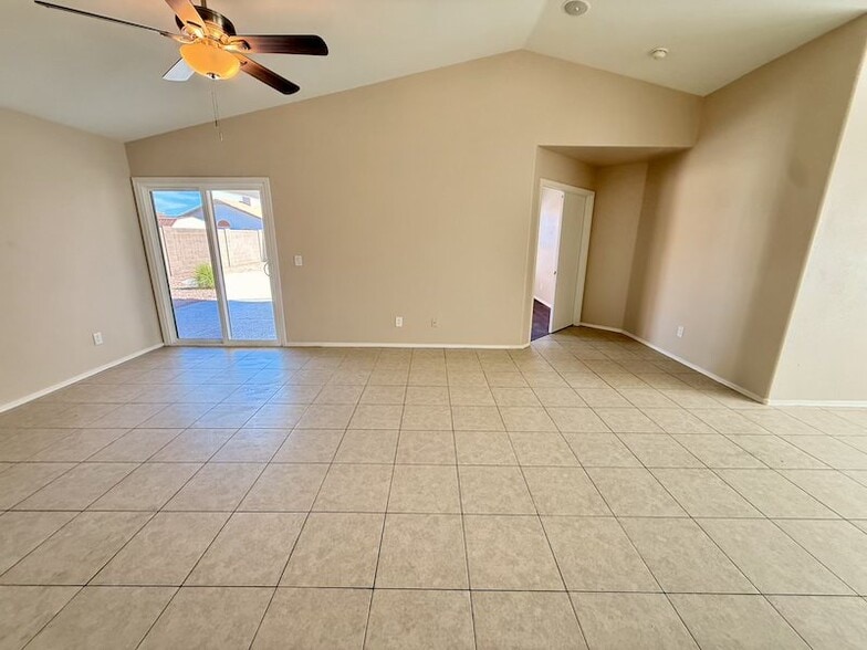 Building Photo - 4135 E Arbor Ave