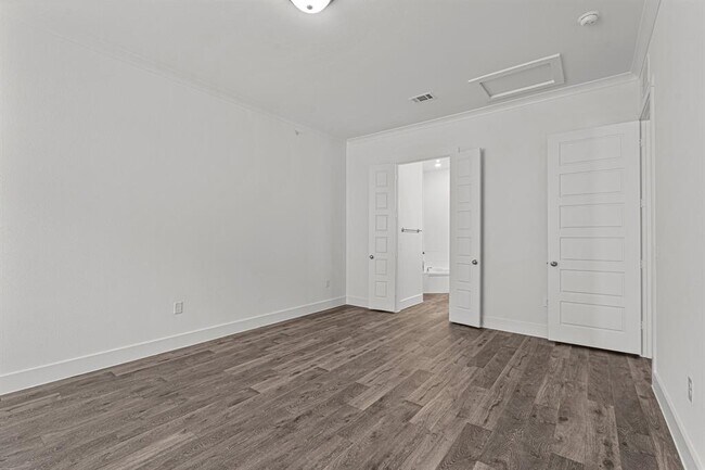 Building Photo - 1664 Hillside Terrace