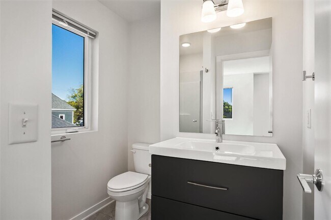 Building Photo - 153 Seward Ave NW