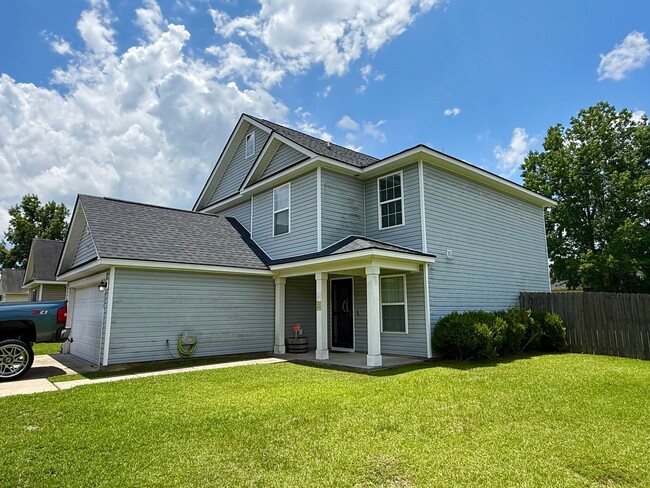 Building Photo - 4 Bedroom 2.5 Bath House in Quail Hill Goo...