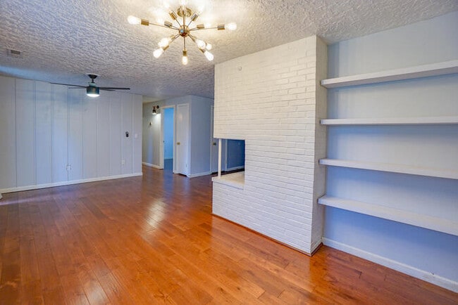 Building Photo - THREE BEDROOM HOUSE IN VANCOUVER