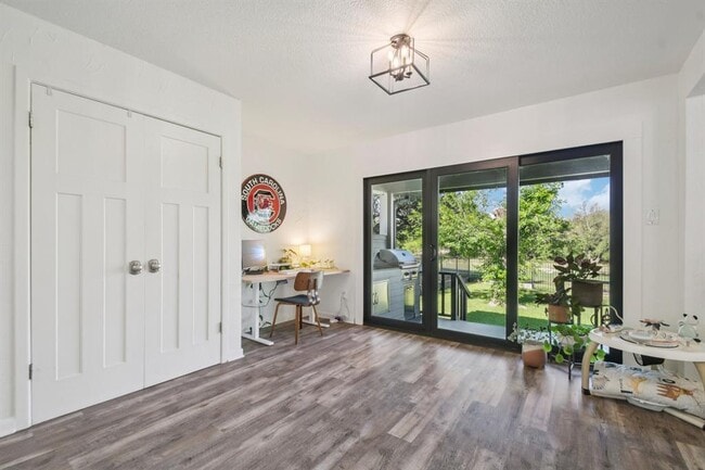 Building Photo - 730 Vanguard St