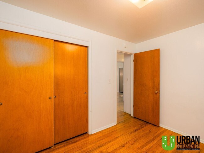 Building Photo - Charming 3+ Bedroom Home in the Coveted Co...