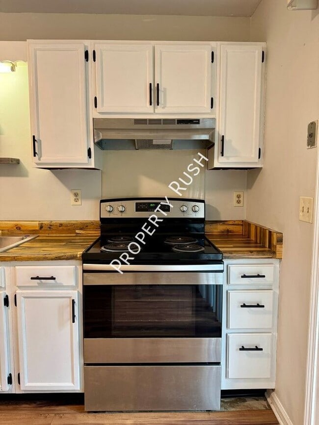 Building Photo - 8740 Millard Lee Ln