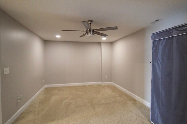 Building Photo - 2221 Lapis Ln