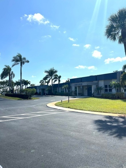 Building Photo - 2551 Emory Dr W