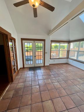 Building Photo - Beautiful 3 Bedroom Home in the Heart of Q...