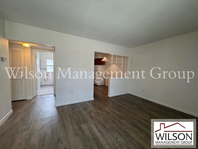 Building Photo - 206 E Yale St