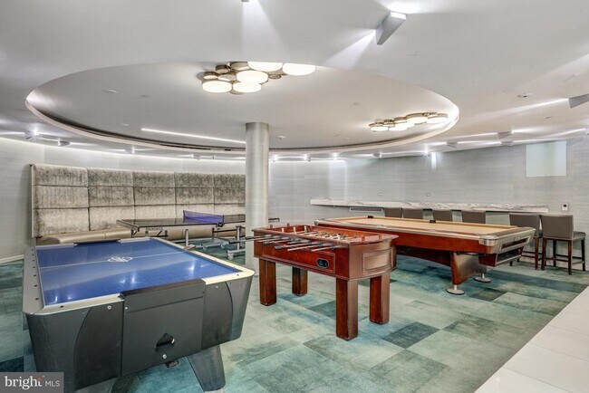 Building Photo - 8360 Greensboro Dr