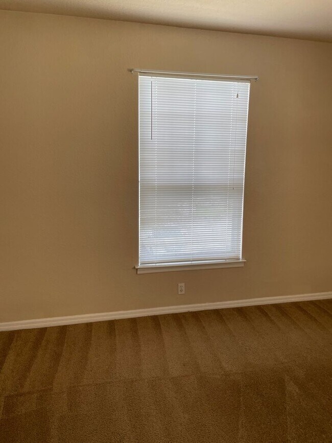 Building Photo - The Greens - 4221