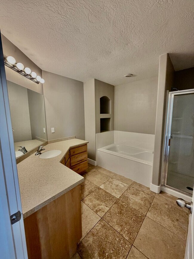 Building Photo - Lehi 3 Bedroom Town Home Pets OK