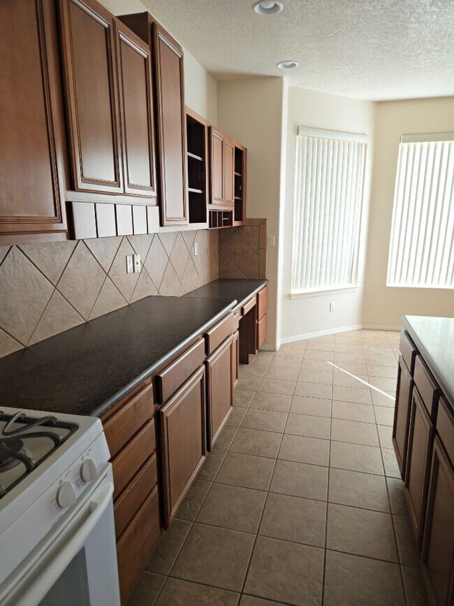 Building Photo - 45 Willow Trace Ct