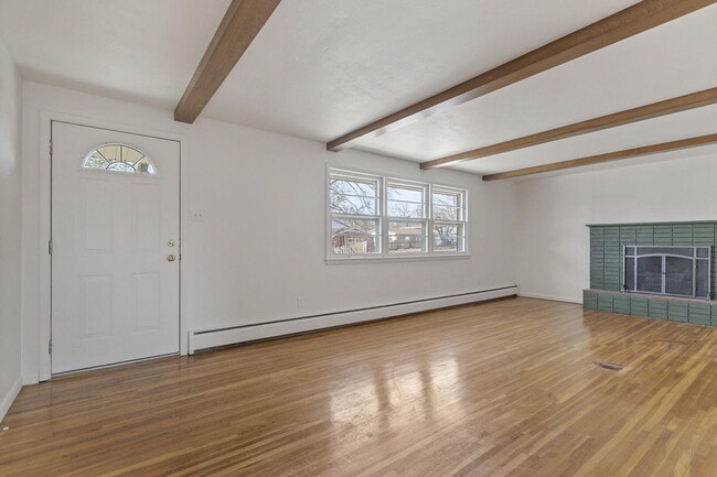 Building Photo - 340 Crown Point