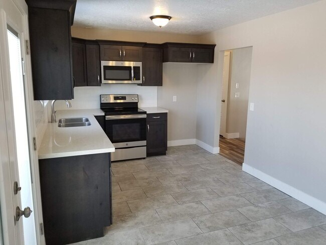 Building Photo - Spacious 5-Bedroom Magna Home with Deck and Ample Parking