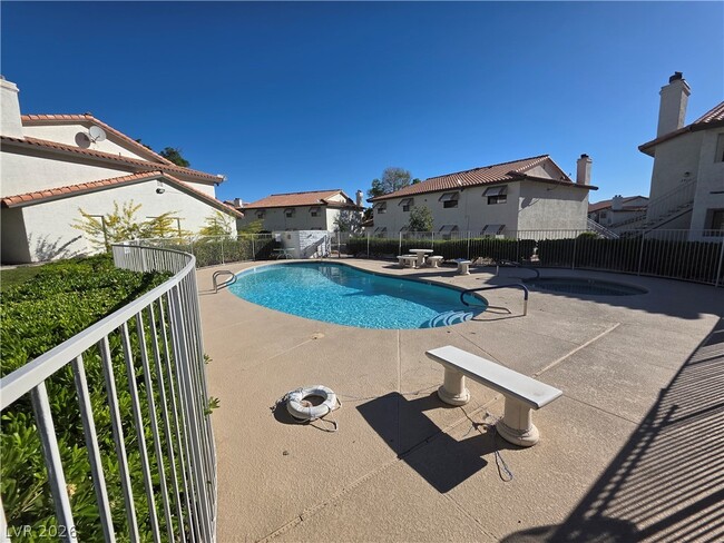 Building Photo - 2724 Otter Creek Ct