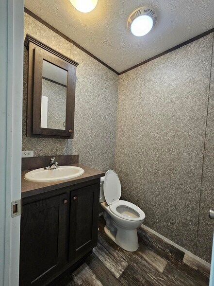 Building Photo - 6 Daisy Ln