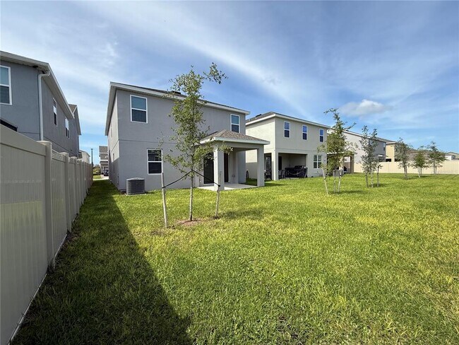 Building Photo - 14496 Crestavista Ave