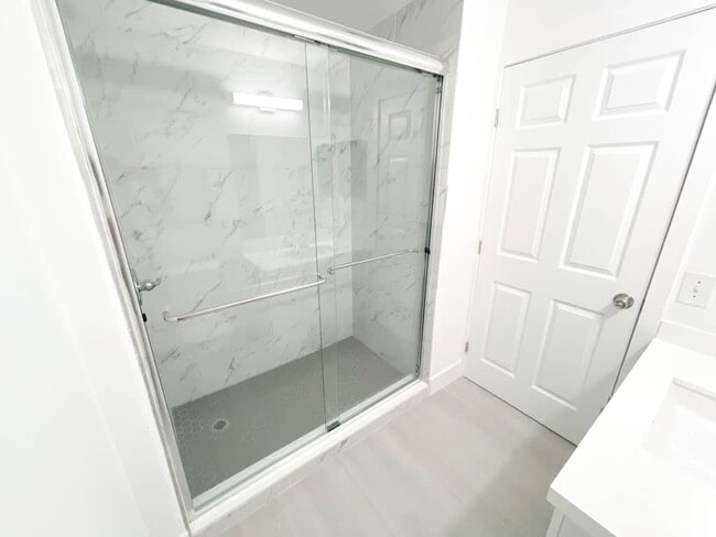 Building Photo - 2421 NW 96th Ter