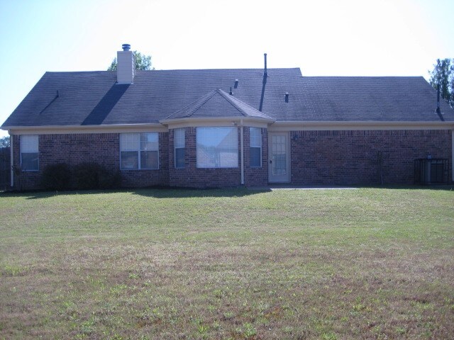 Building Photo - 1383 River Ridge Dr
