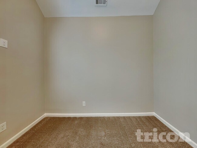 Building Photo - 219 Arlington Ct