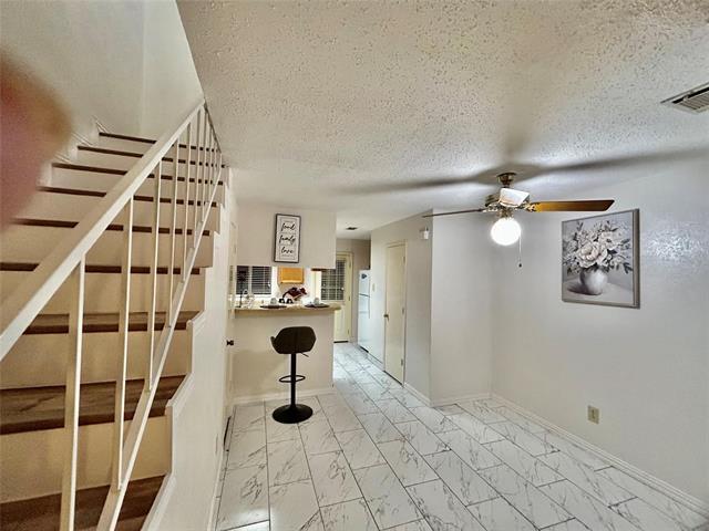 Building Photo - 625 Carriagehouse Ln