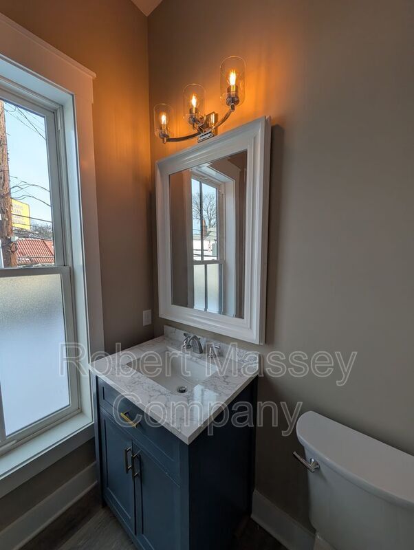 Building Photo - 1958 Bonnycastle Ave